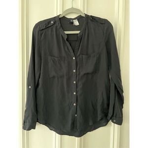 H & M black button down v-neck lightweight blouse M